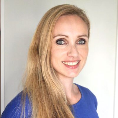 Headshot of Lindsay Mealing